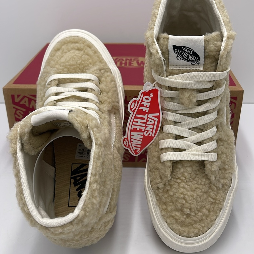 Vans WMNS Sk8-Hi Tapered Sneakers Sk8-Hi Tapered
Cozy Hug Mojave Desert
Sherpa - Picture 12 of 16
